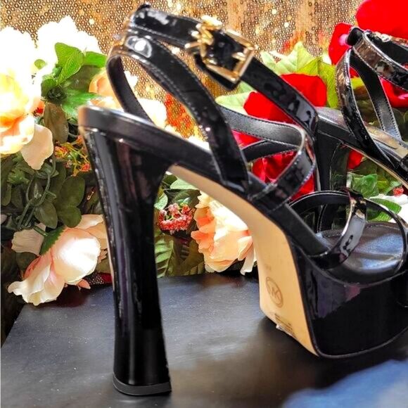 Michael Kors Paola Faux Patent Leather Sandal with dustbag - Picture 8 of 9